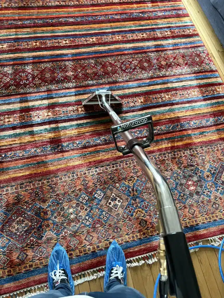 Nettoyage d'un tapis à Saint‑Nazaire.