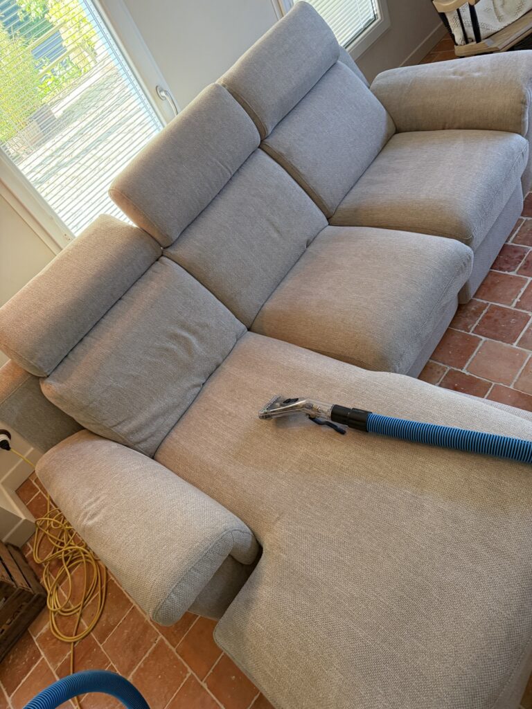 Nettoyage de canapé tissu à Nantes