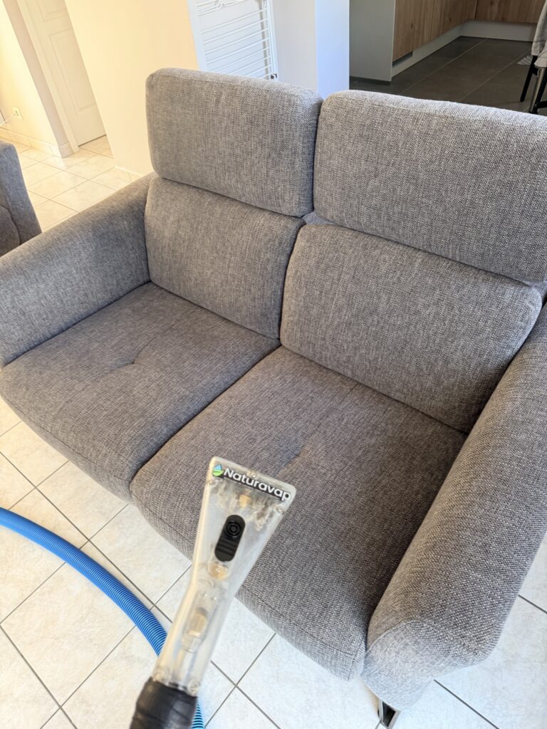 Nettoyage de canapé tissu gris à La Baule-Escoublac