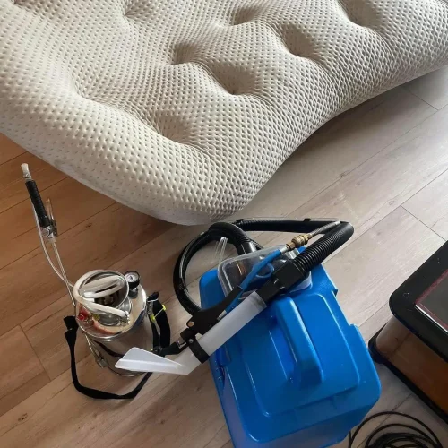 Nettoyage d'un canapé Bubble Roche Bobois à Saint‑Nazaire.